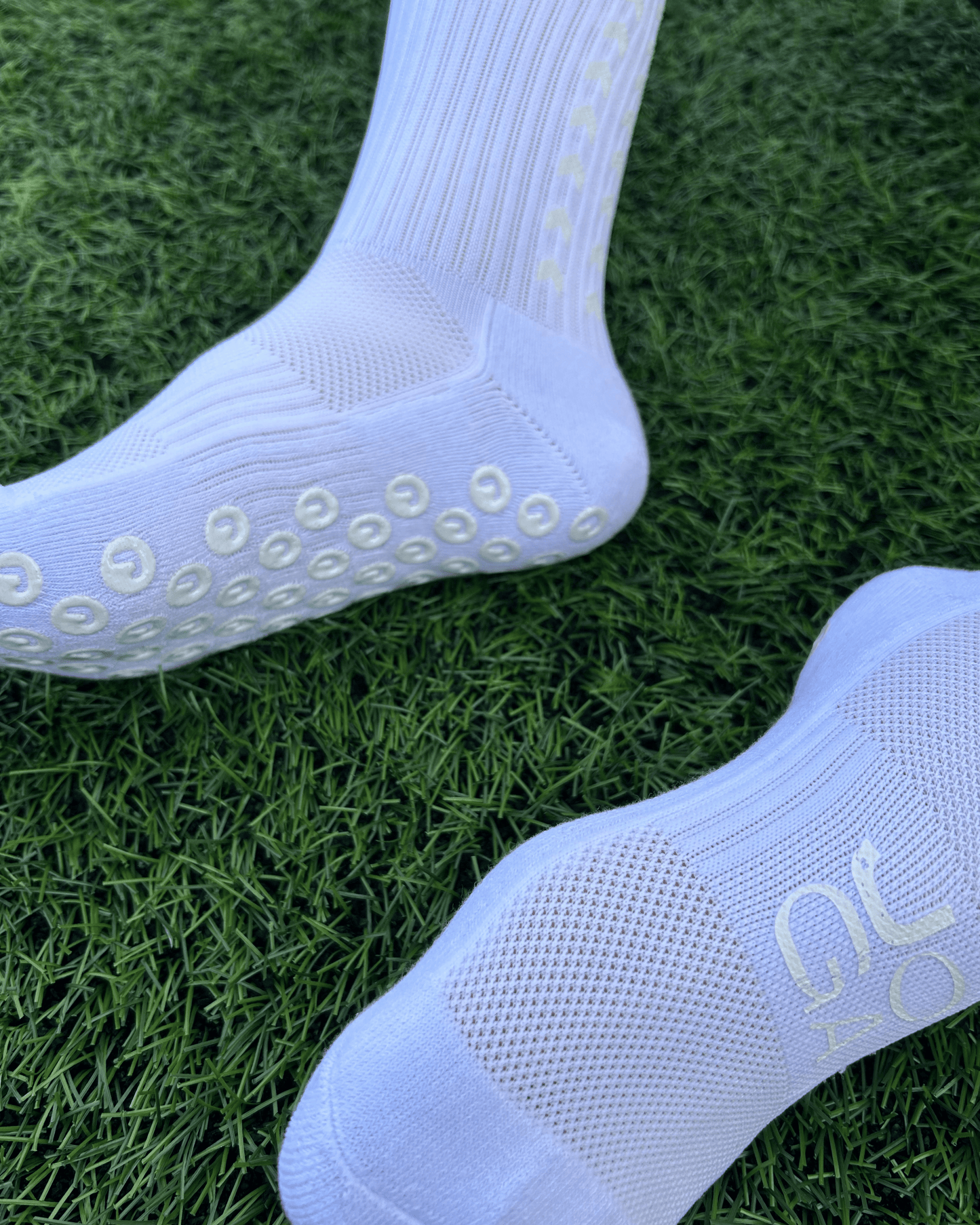 Exclusive 6 Pair Bundle - Performance Grip Socks 2.0 Whiteout